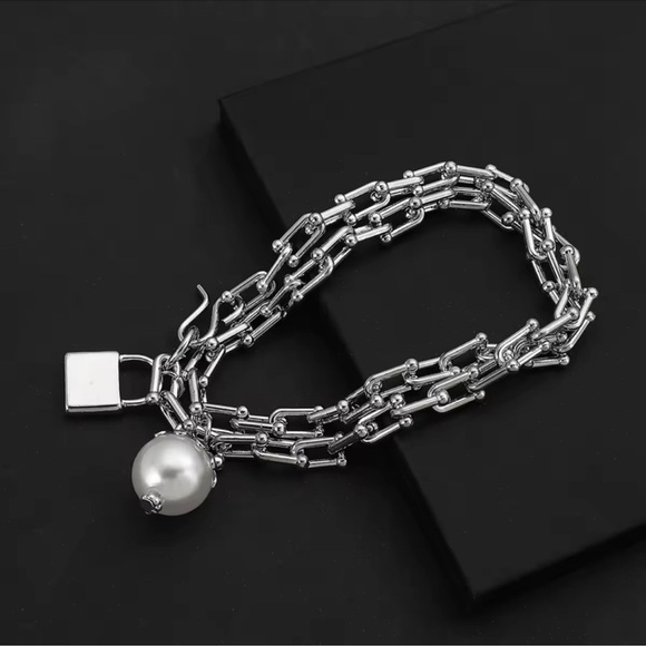 Graduated Link Elegant Silver Chain Lock Pearl Charm - Picture 1 of 6
